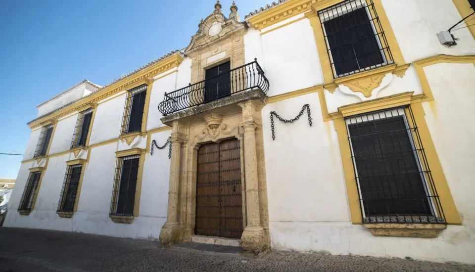 Palacio de las Cadenas (Carmona) Fachada de edificio histórico andaluz