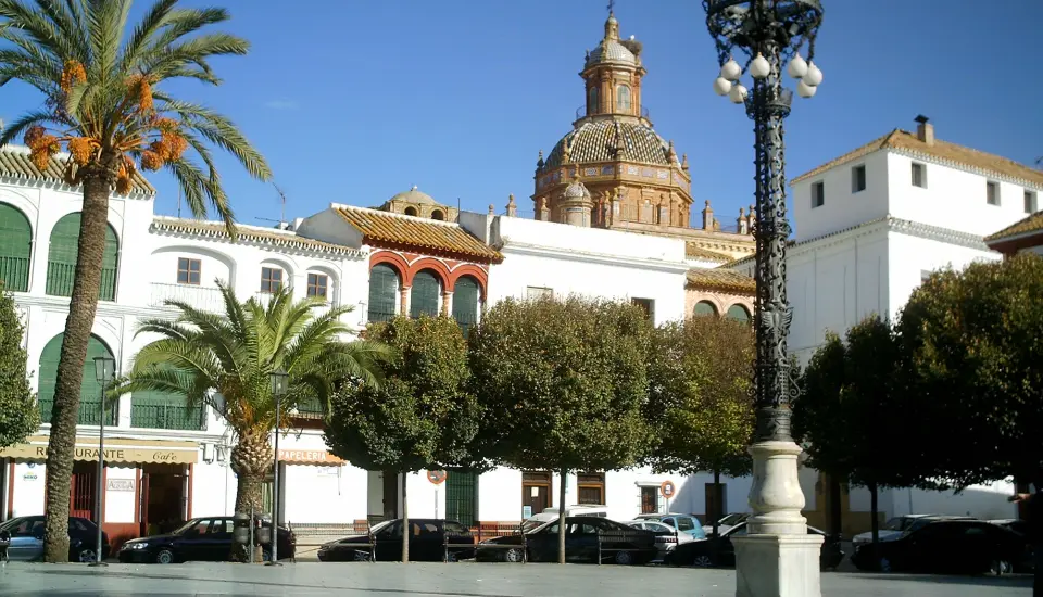 Plaza de San Fernando (Carmona) Arquitectura tradicional en plaza española