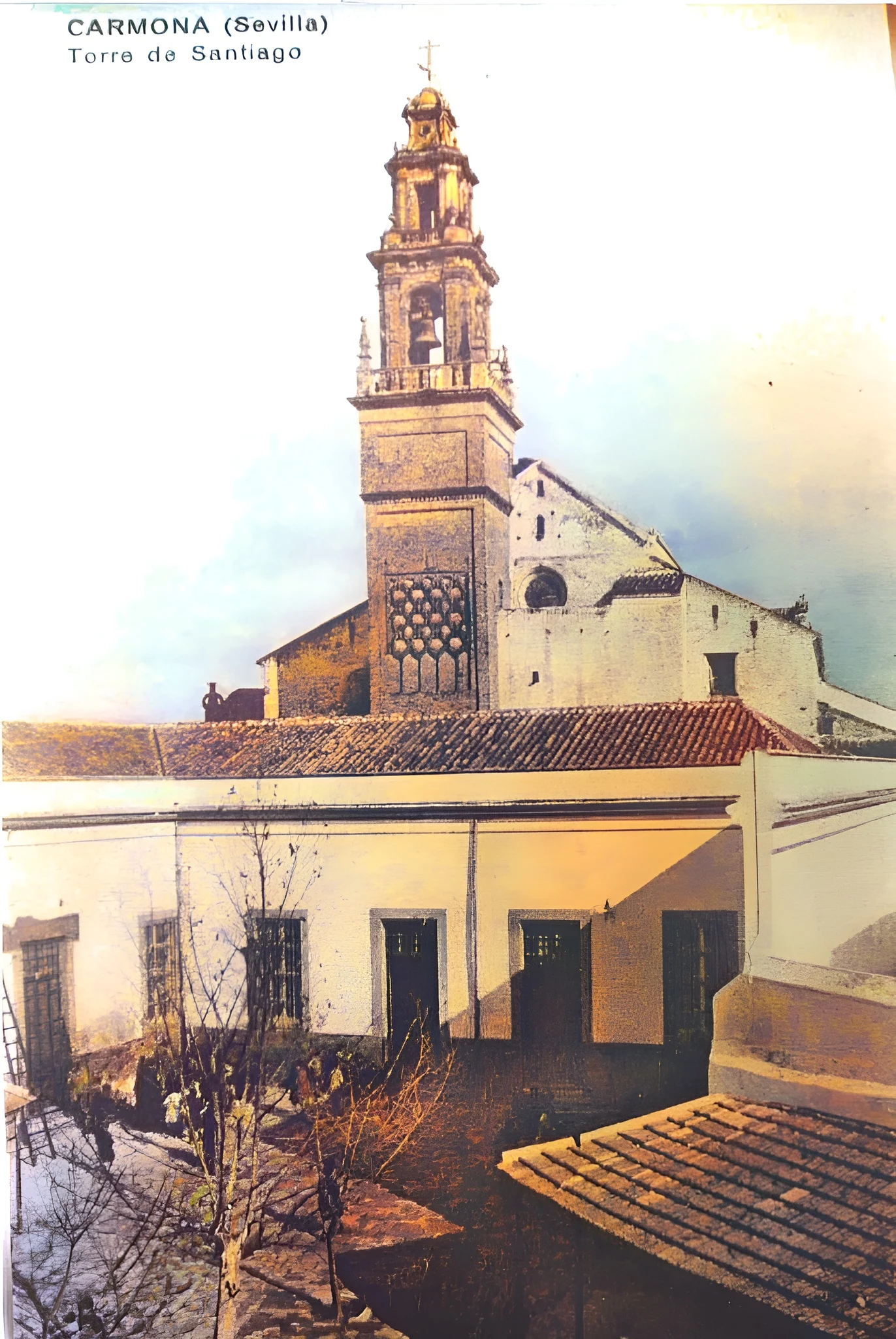 p antiguo edificio salesianos junto a iglesia de santiago Torre de Santiago en Carmona, Sevilla, España.